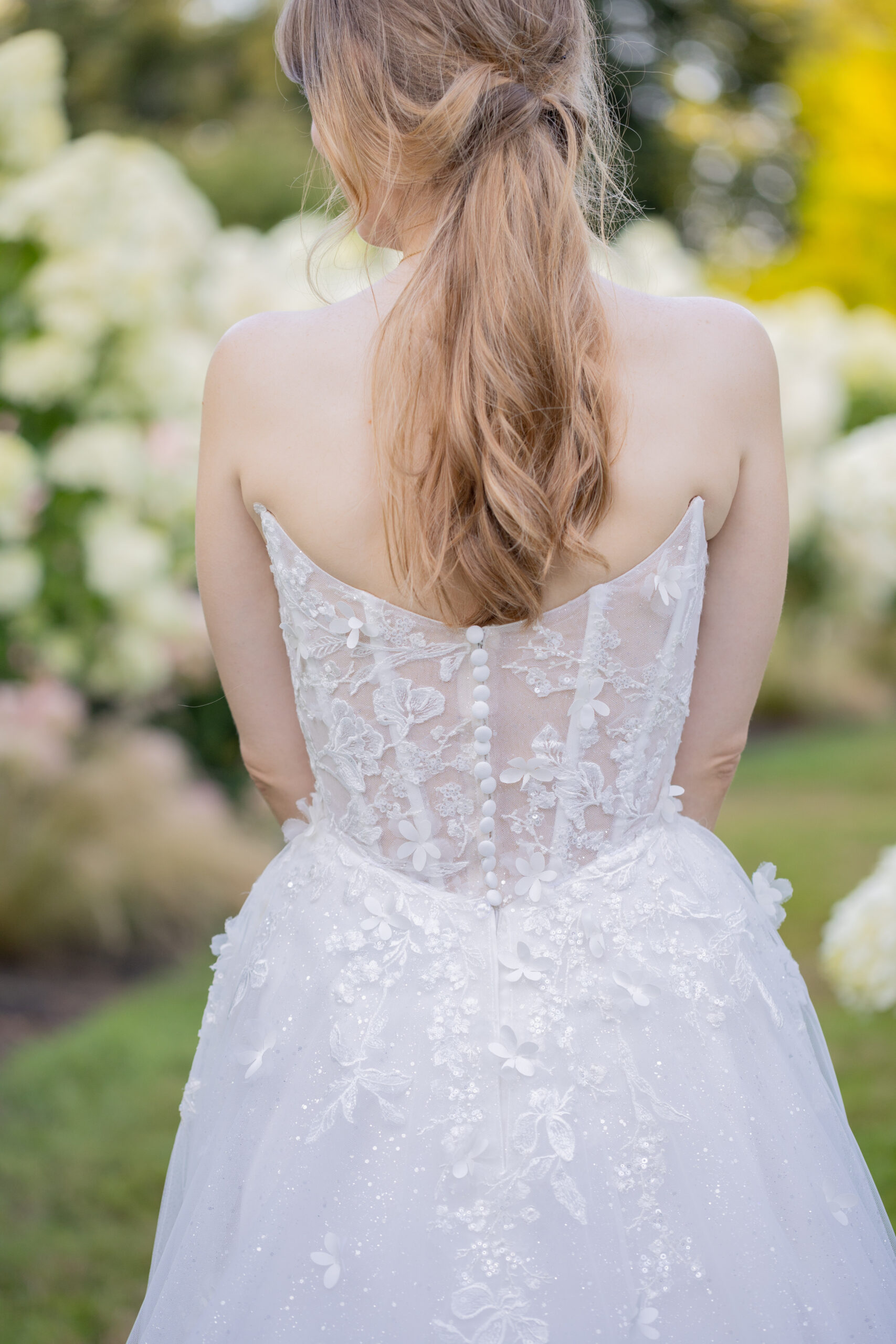 brides-wedding-dress-details