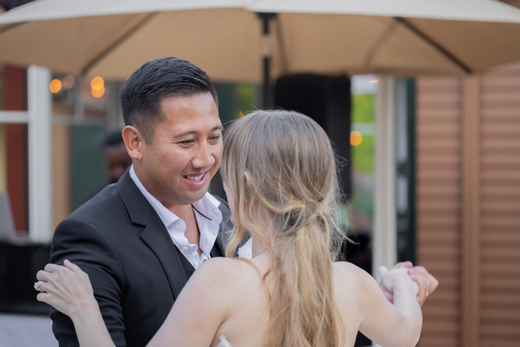 bride-and-groom-first-dance-at-washington-outdoor-wedding