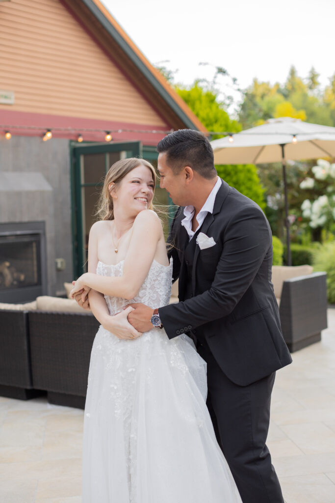 bride-and-groom-dancing