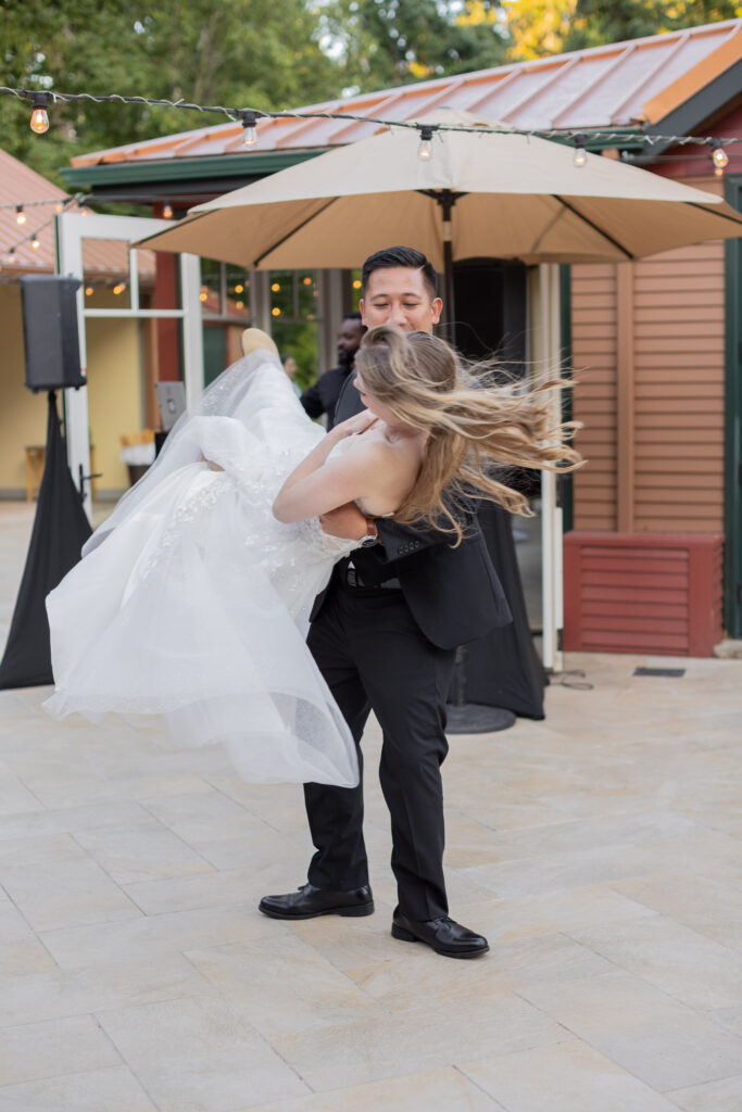 bride-and-groom-dance-at-washington-outdoor-wedding