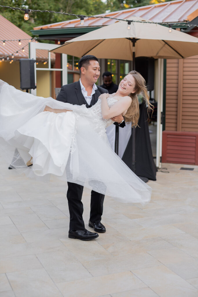 bride-and-groom-dancing