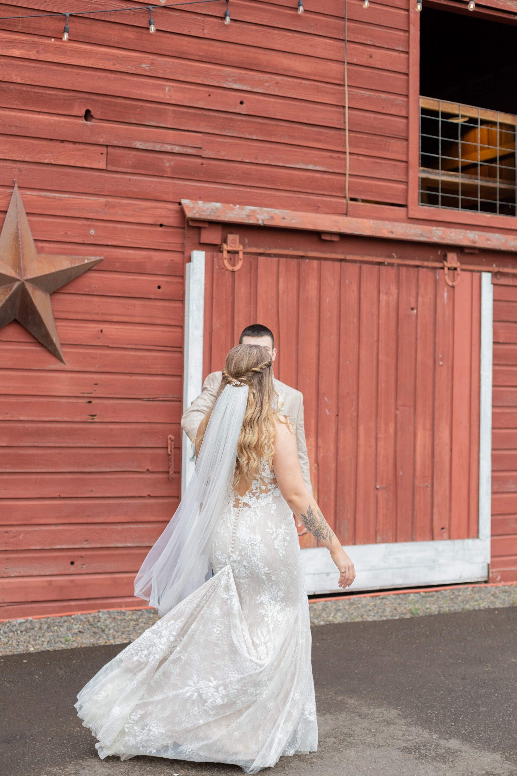 oregon barn wedding