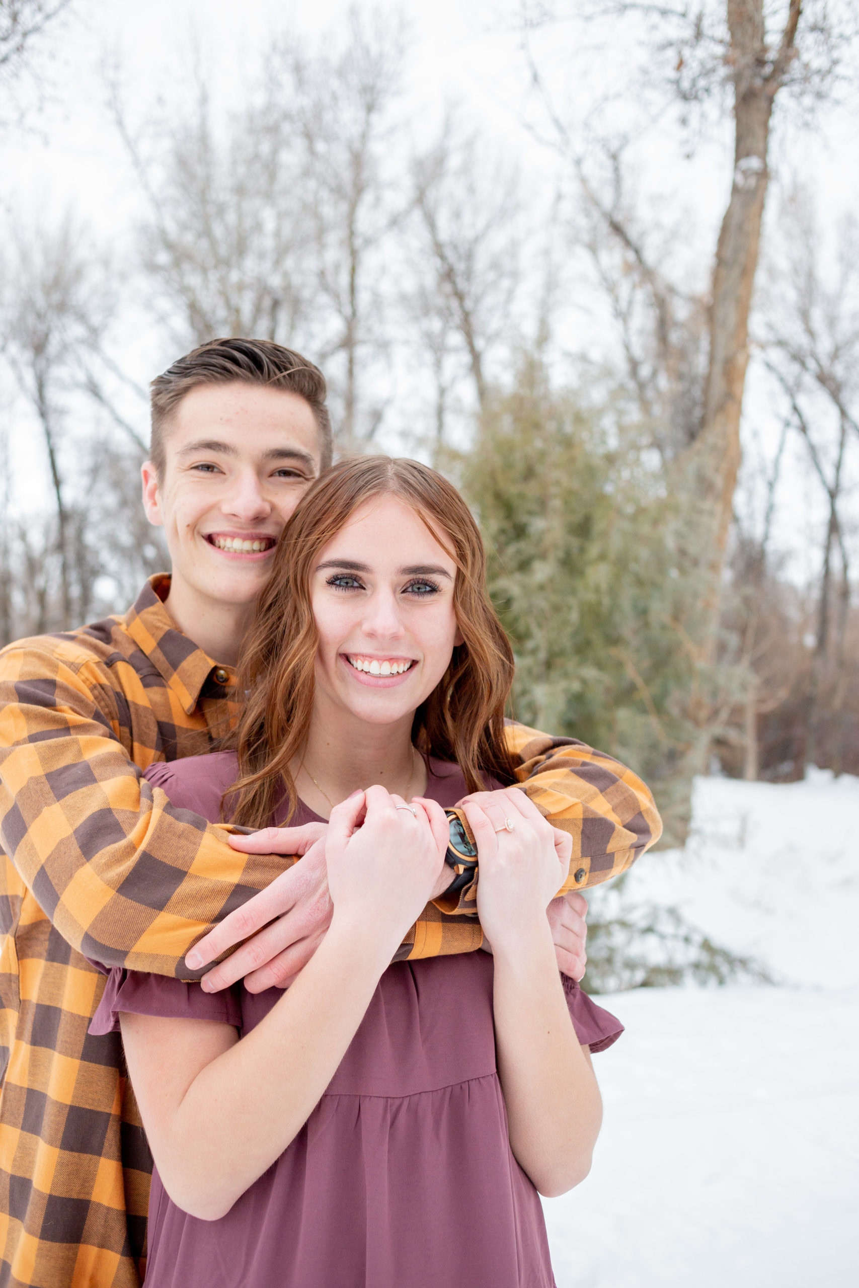 snowy-engagement-session