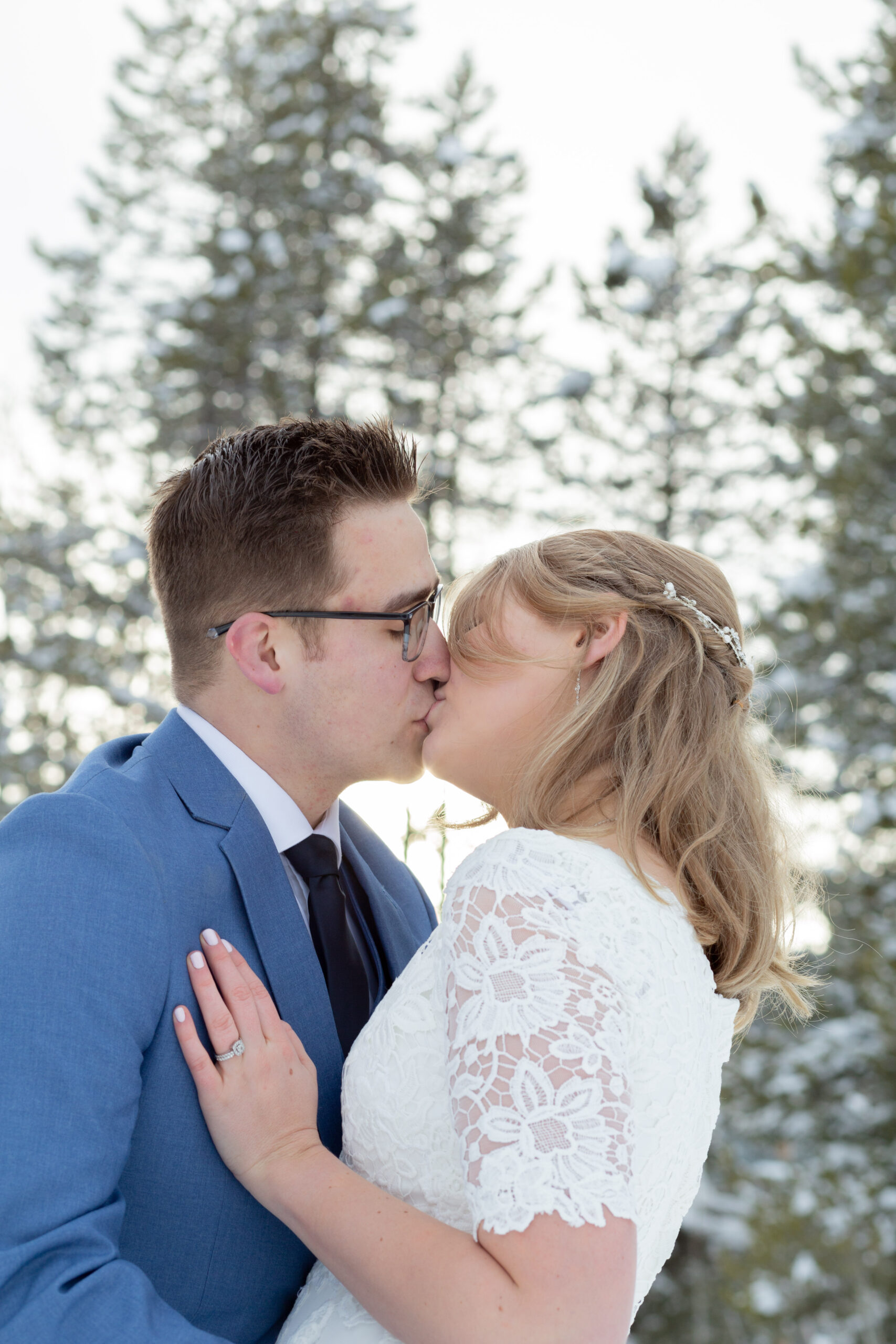 snowy-mountain-bridals-session