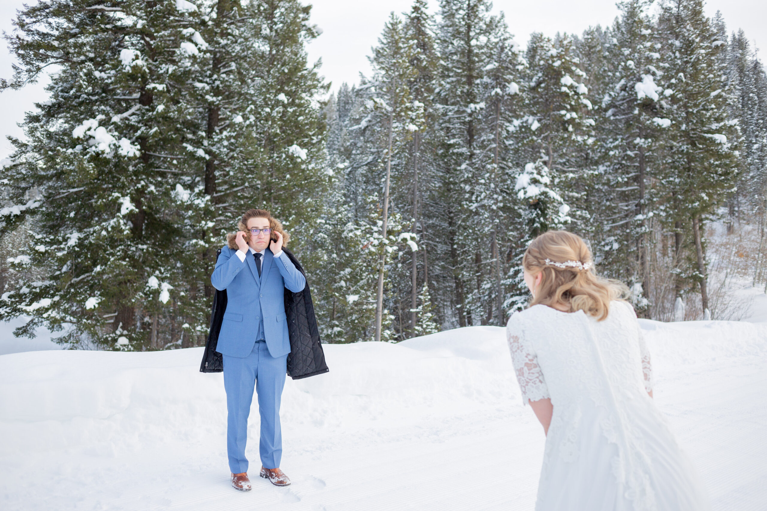 snowy-bride-and-groom-photographer