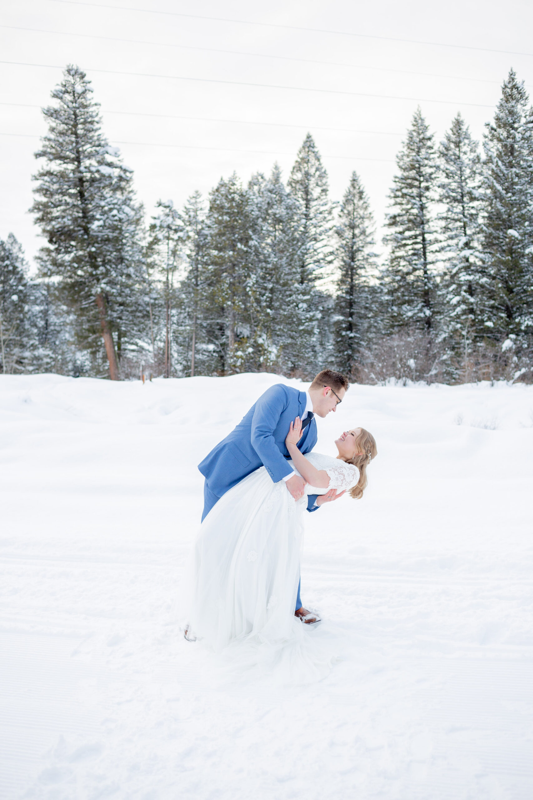 snowy-bride-and-groom