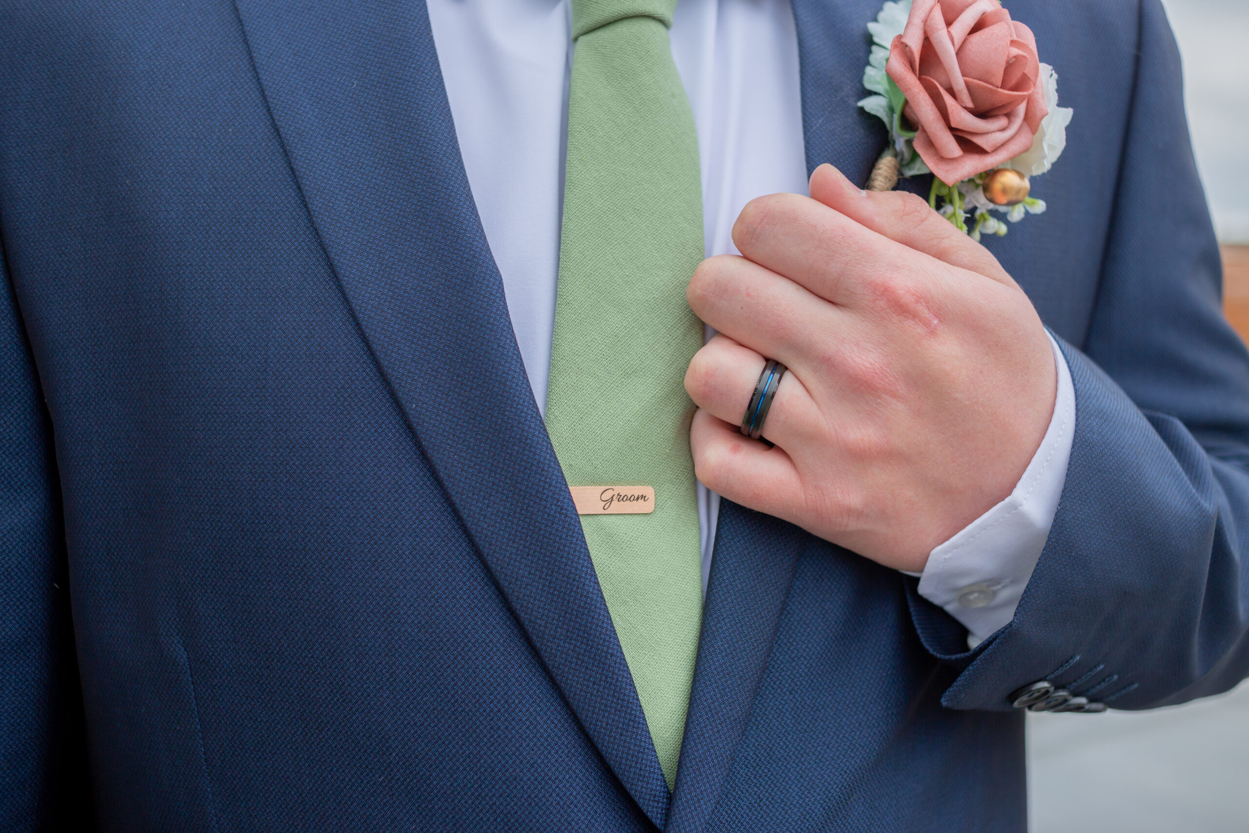 groom tie clip detail