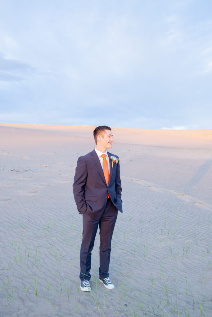 groom-at-sand-dunes