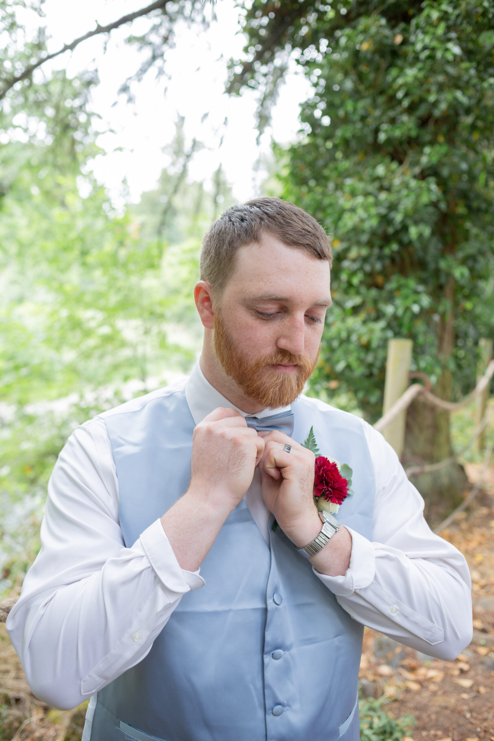 rustic-outdoor-oregon-wedding-groom