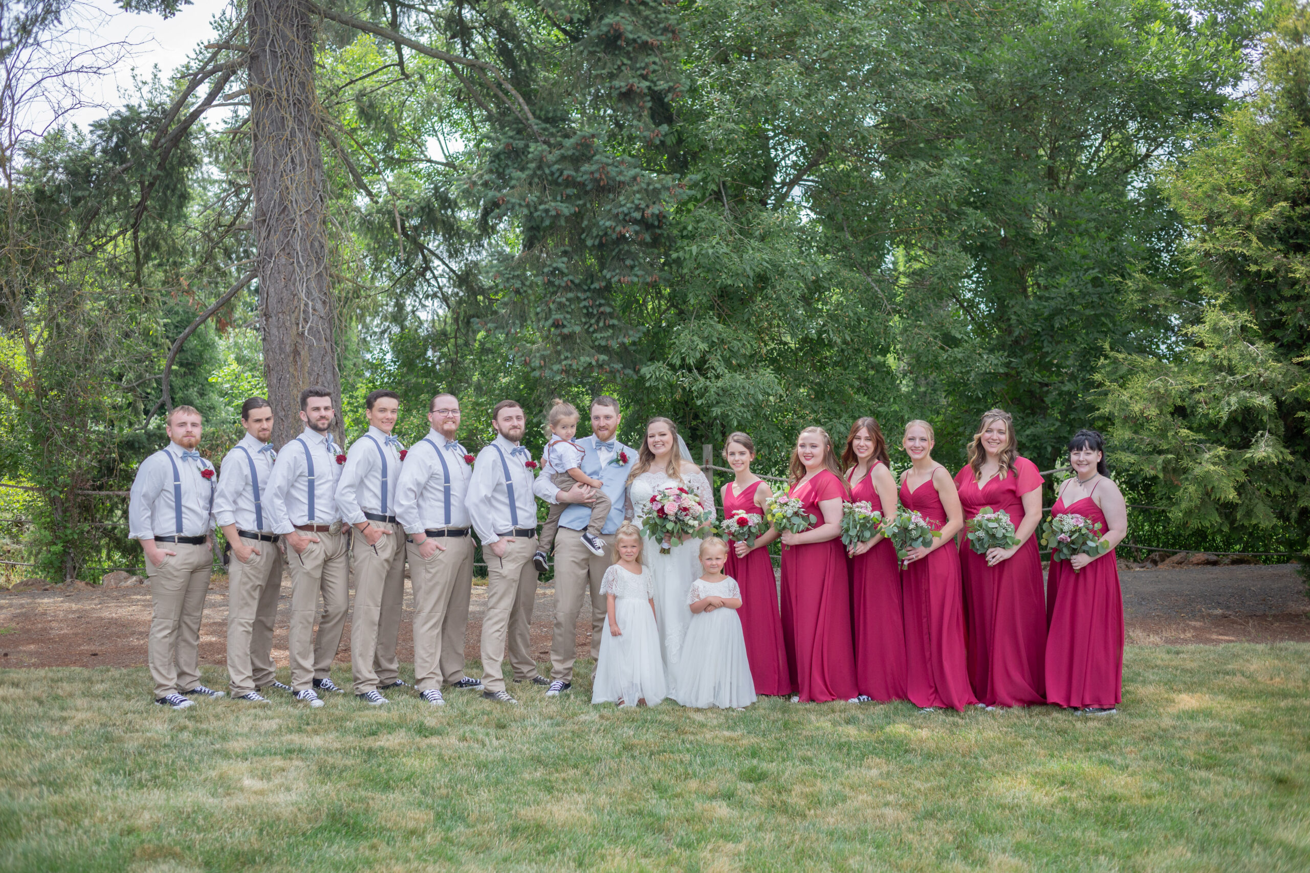 rustic-outdoor-oregon-wedding-bridal-party