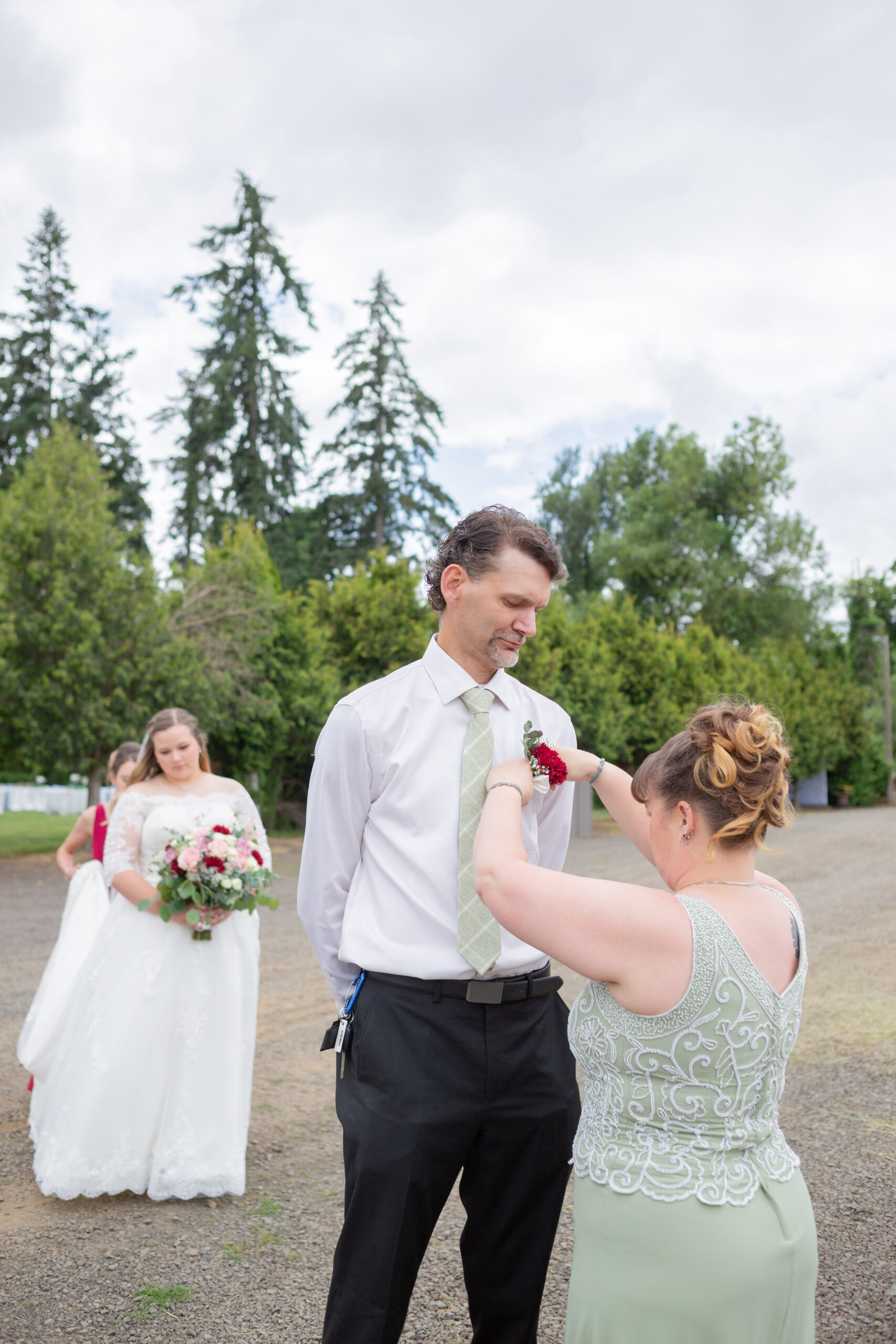 dad-and-bride-first-look