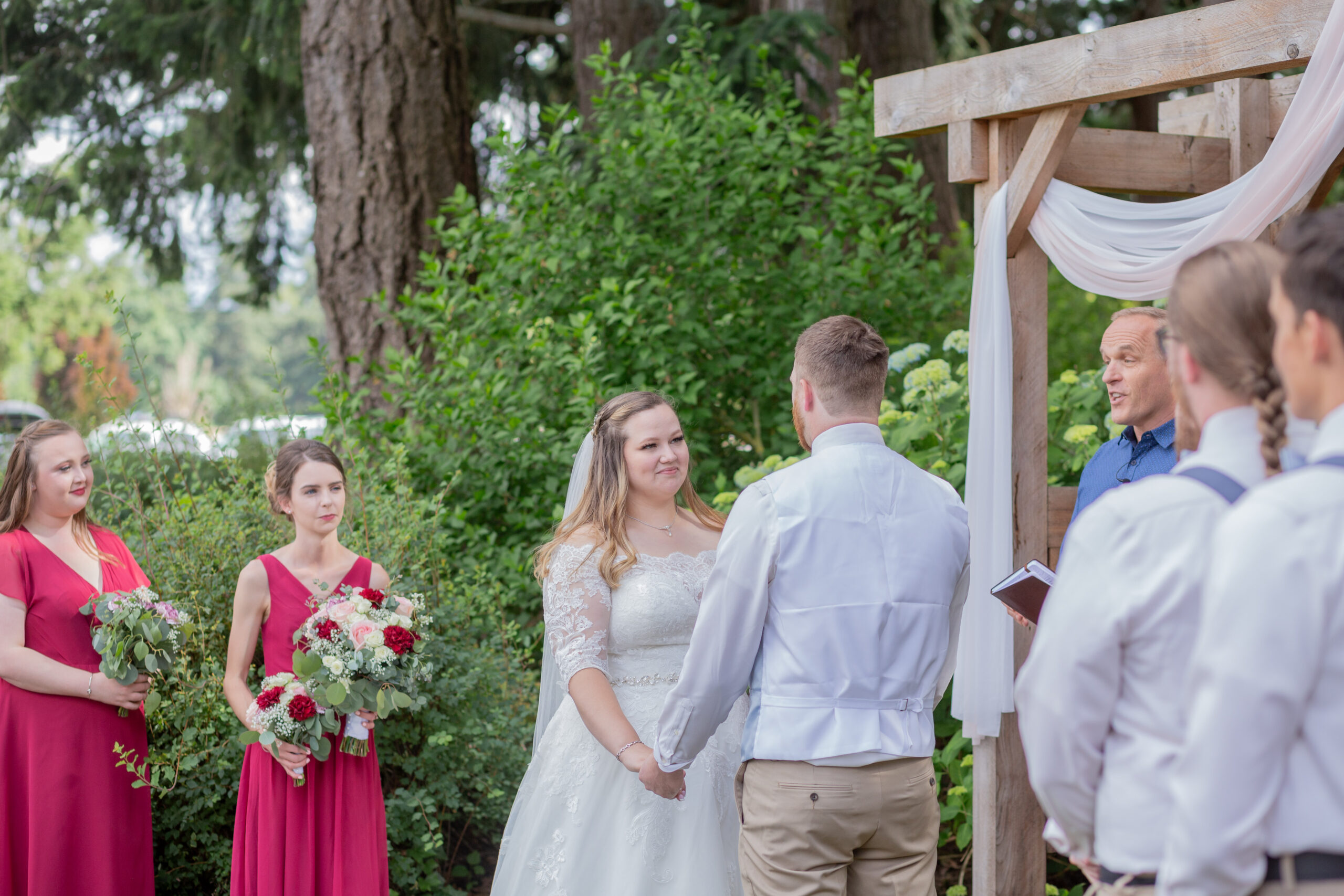 rustic-outdoor-oregon-wedding-ceremony