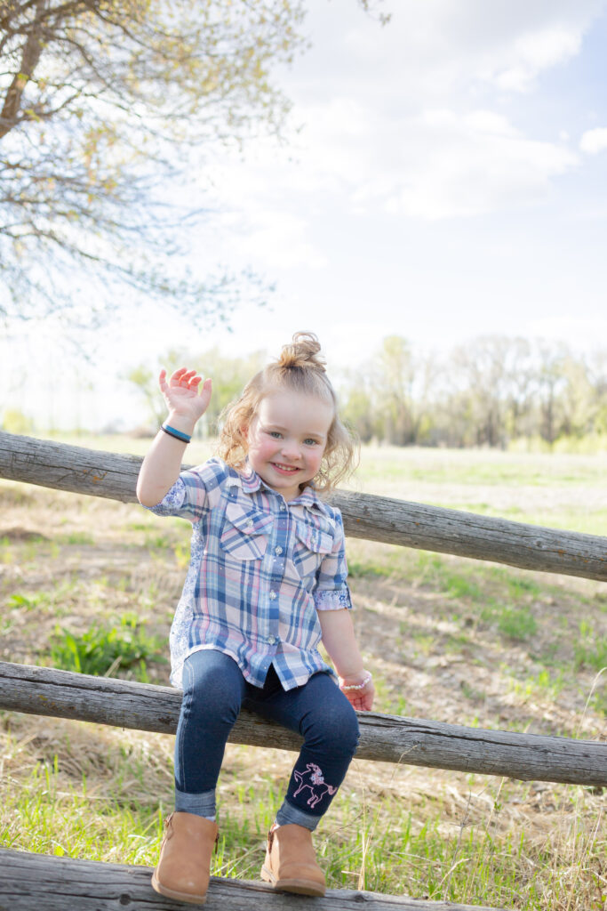 spring-meadow-mini-session