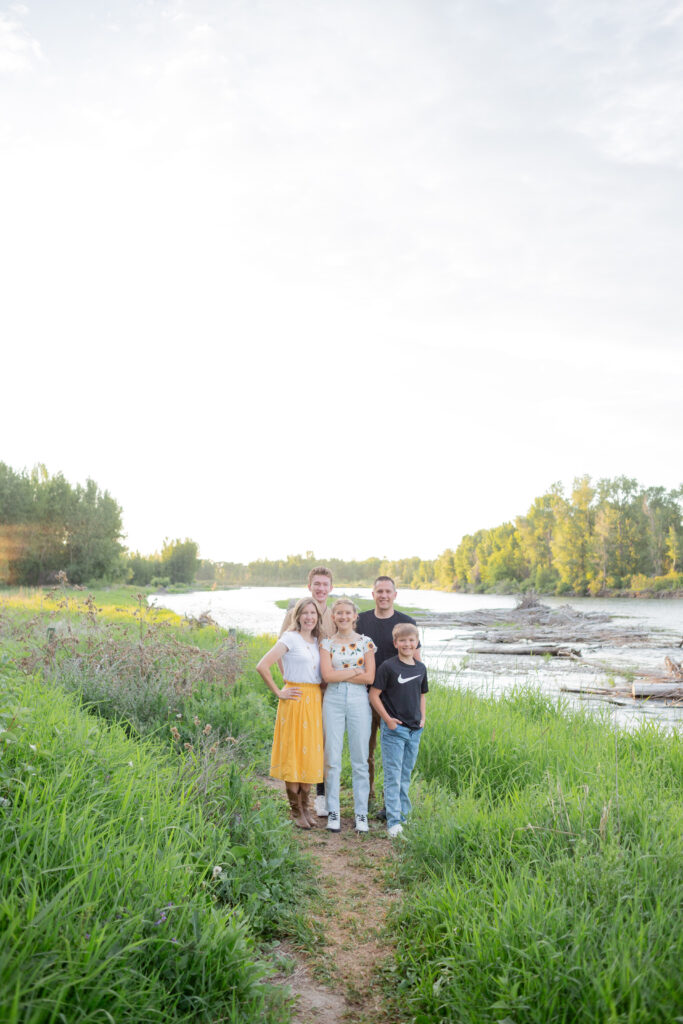 summer-river-family-session