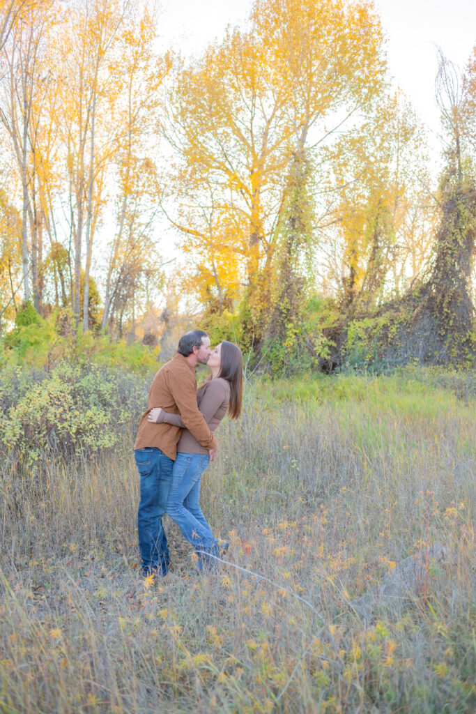 fall-couple-photos