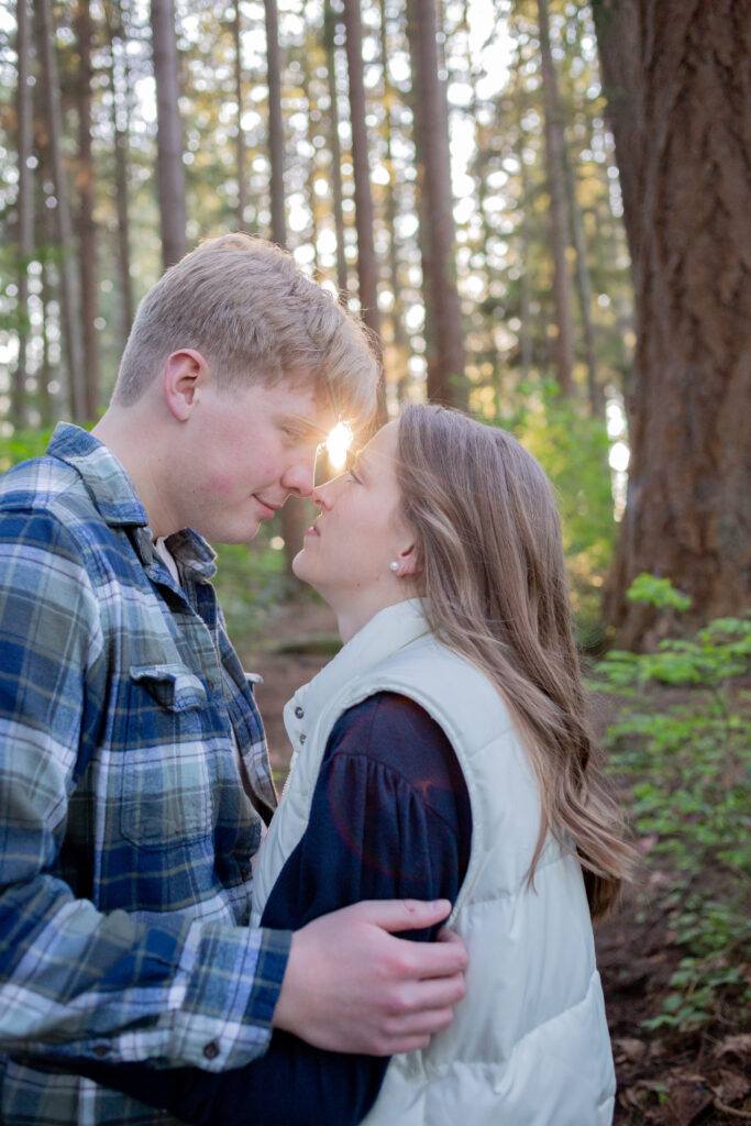 engagement-session-at-forest-park-in-everett-washington