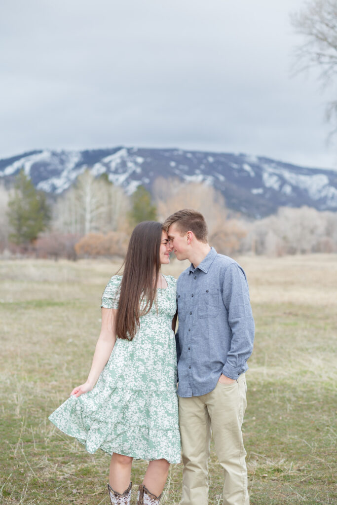snake-river-meadow-engagement-session