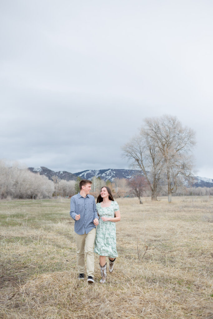 snake-river-meadow-engagement-session